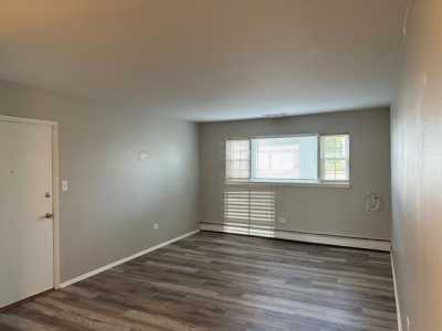 Apartment For Rent in Brookfield, Illinois