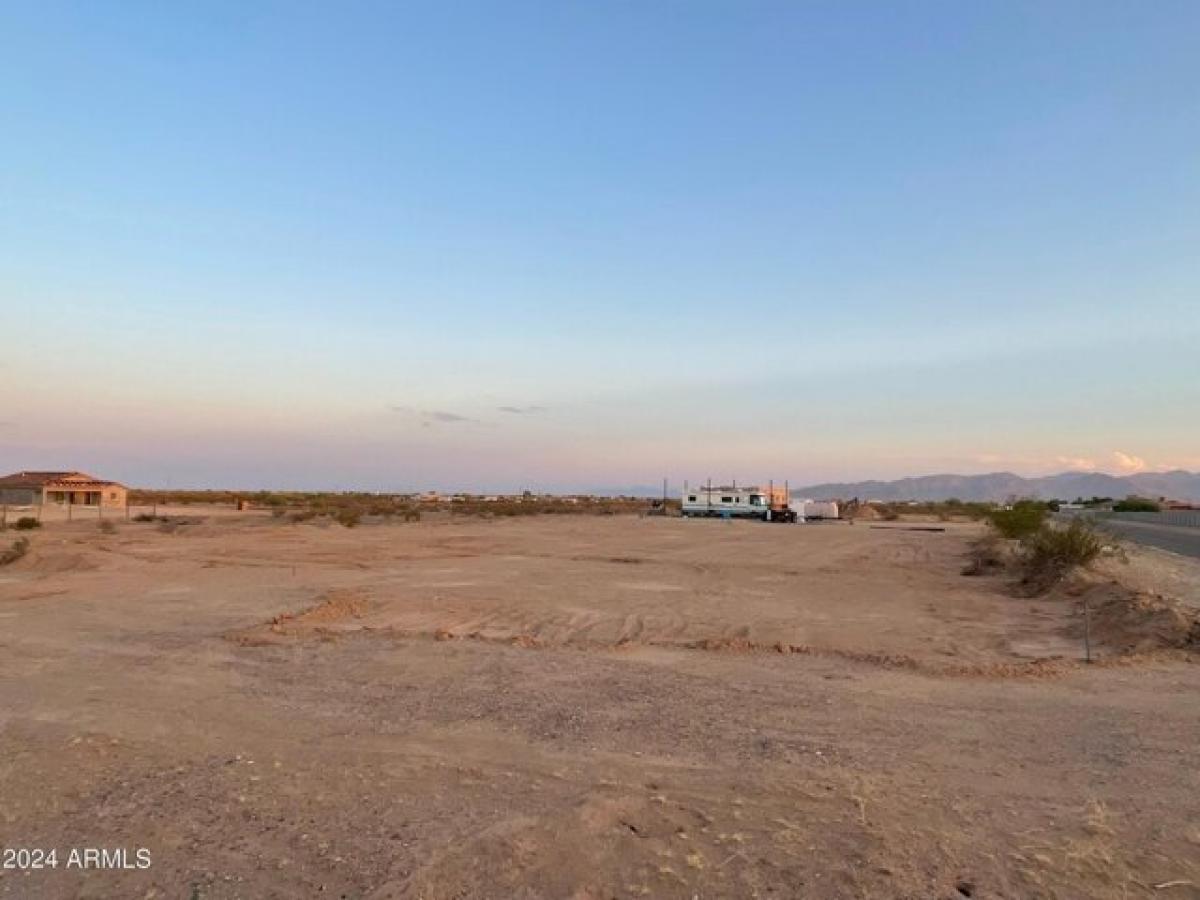 Picture of Residential Land For Sale in Wittmann, Arizona, United States