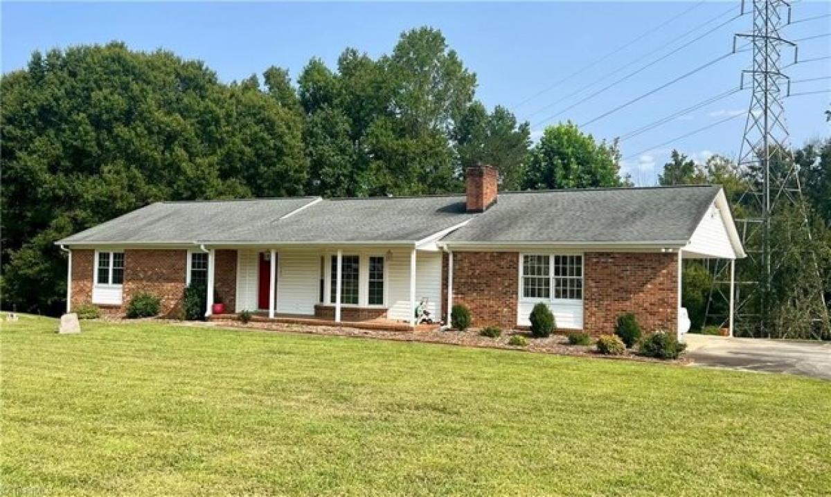 Picture of Home For Sale in Greensboro, North Carolina, United States