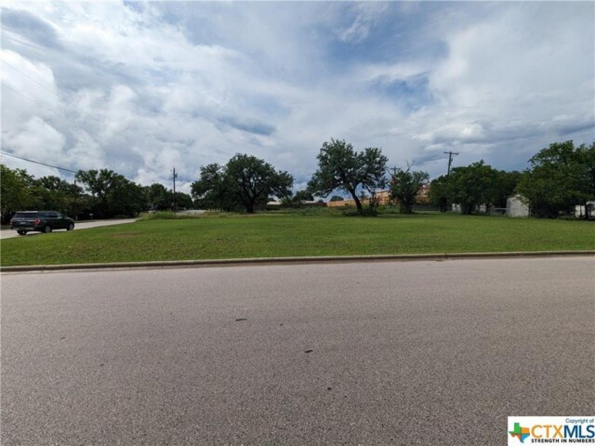 Picture of Residential Land For Sale in Lampasas, Texas, United States