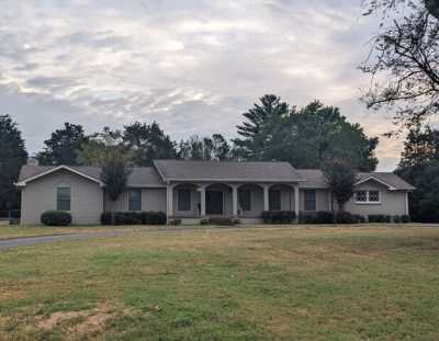 Home For Sale in Hendersonville, Tennessee