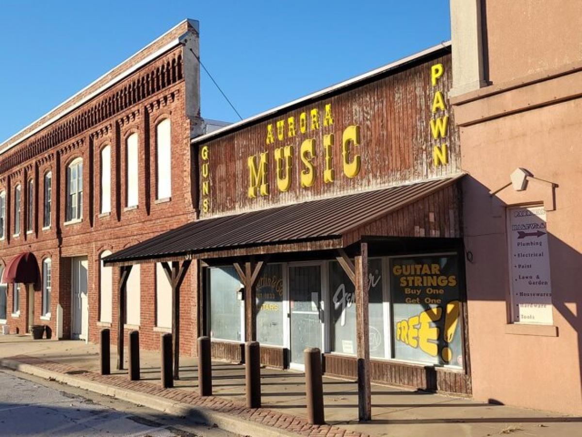 Picture of Home For Sale in Aurora, Missouri, United States