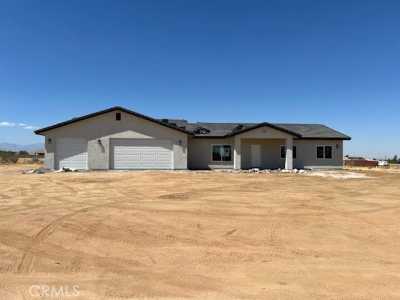 Home For Sale in Apple Valley, California