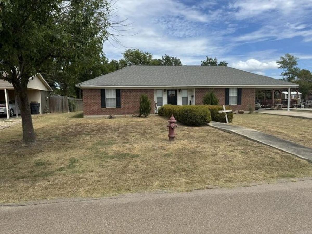 Picture of Home For Sale in Lake Village, Arkansas, United States