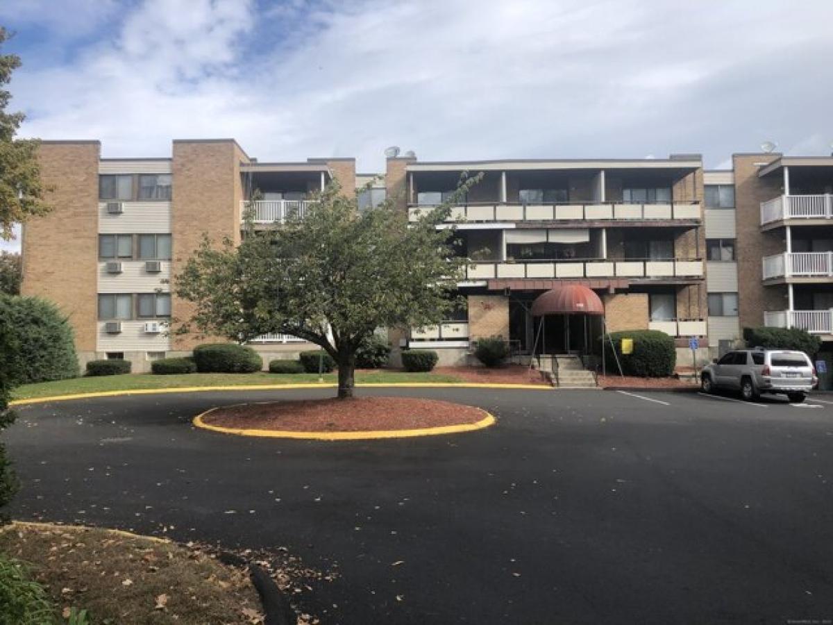 Picture of Home For Sale in West Haven, Connecticut, United States