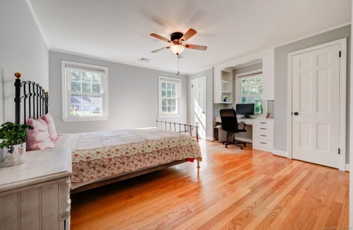 Picture of Home For Sale in Glastonbury, Connecticut, United States