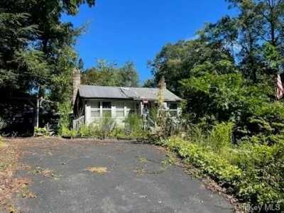 Home For Sale in Chester, New York