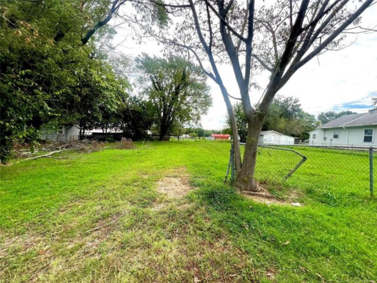 Picture of Residential Land For Sale in Checotah, Oklahoma, United States