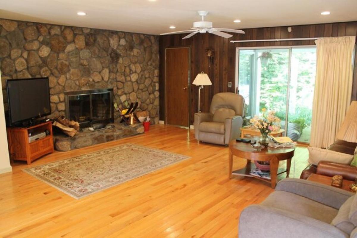 Picture of Home For Sale in Lincoln, New Hampshire, United States