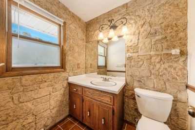 Home For Sale in Pewaukee, Wisconsin