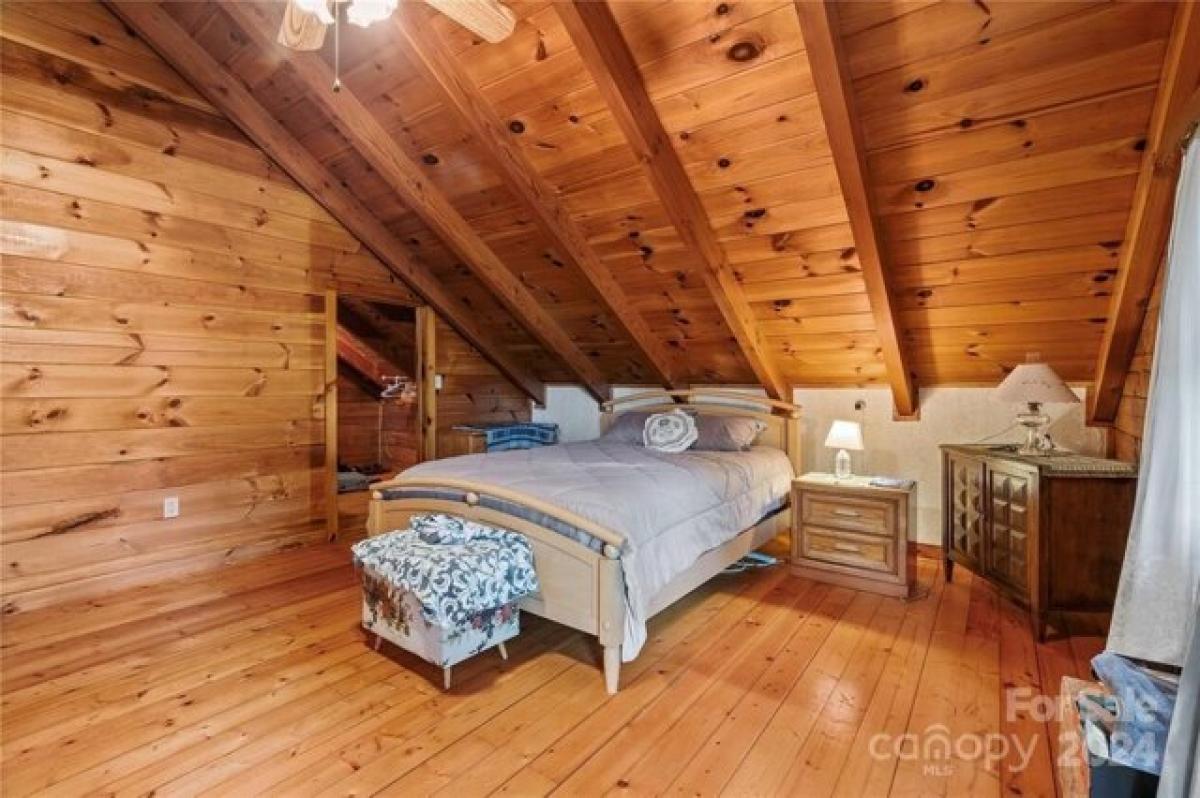 Picture of Home For Sale in Maggie Valley, North Carolina, United States