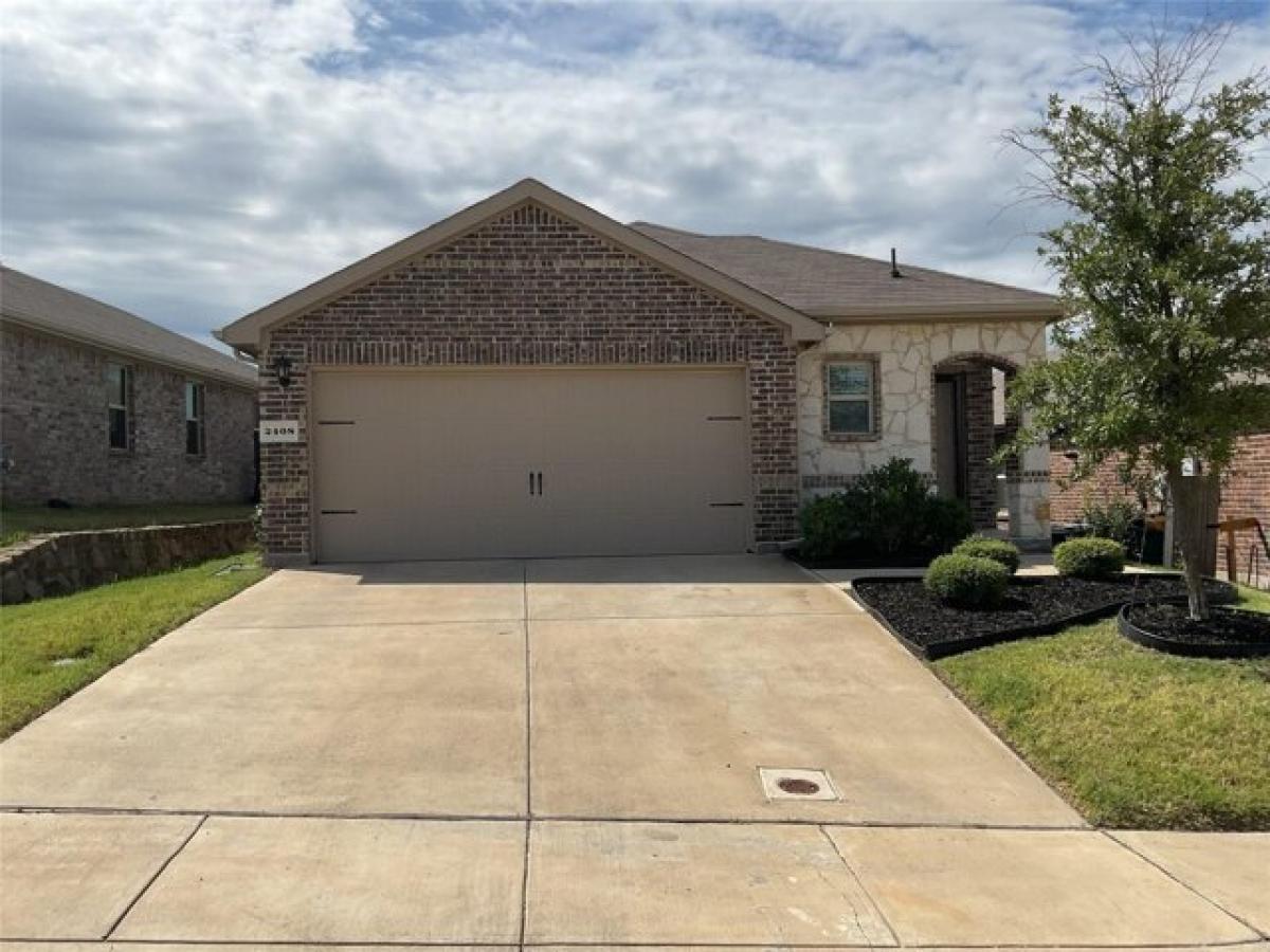 Picture of Home For Sale in Crandall, Texas, United States