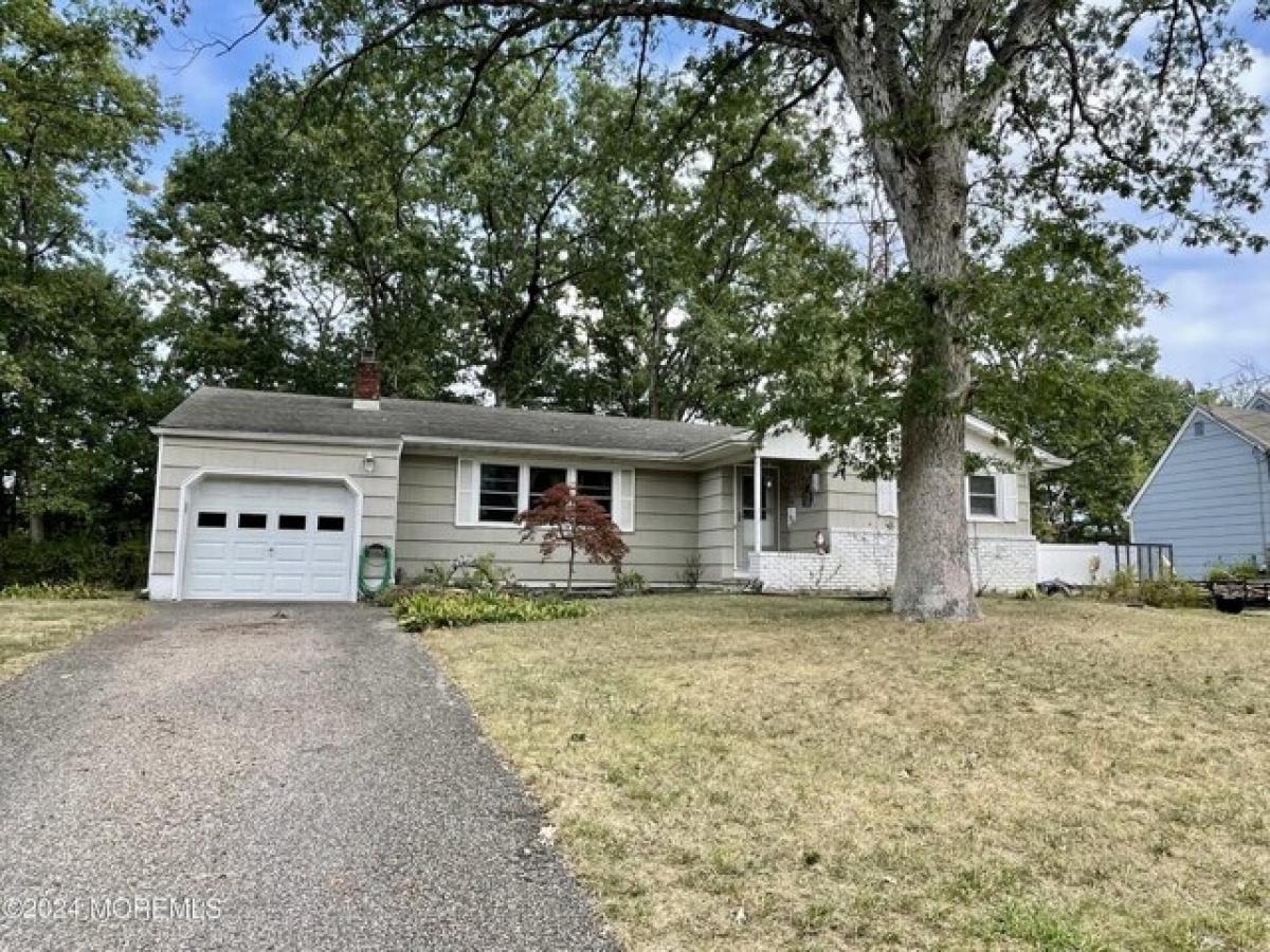 Picture of Home For Sale in Toms River, New Jersey, United States