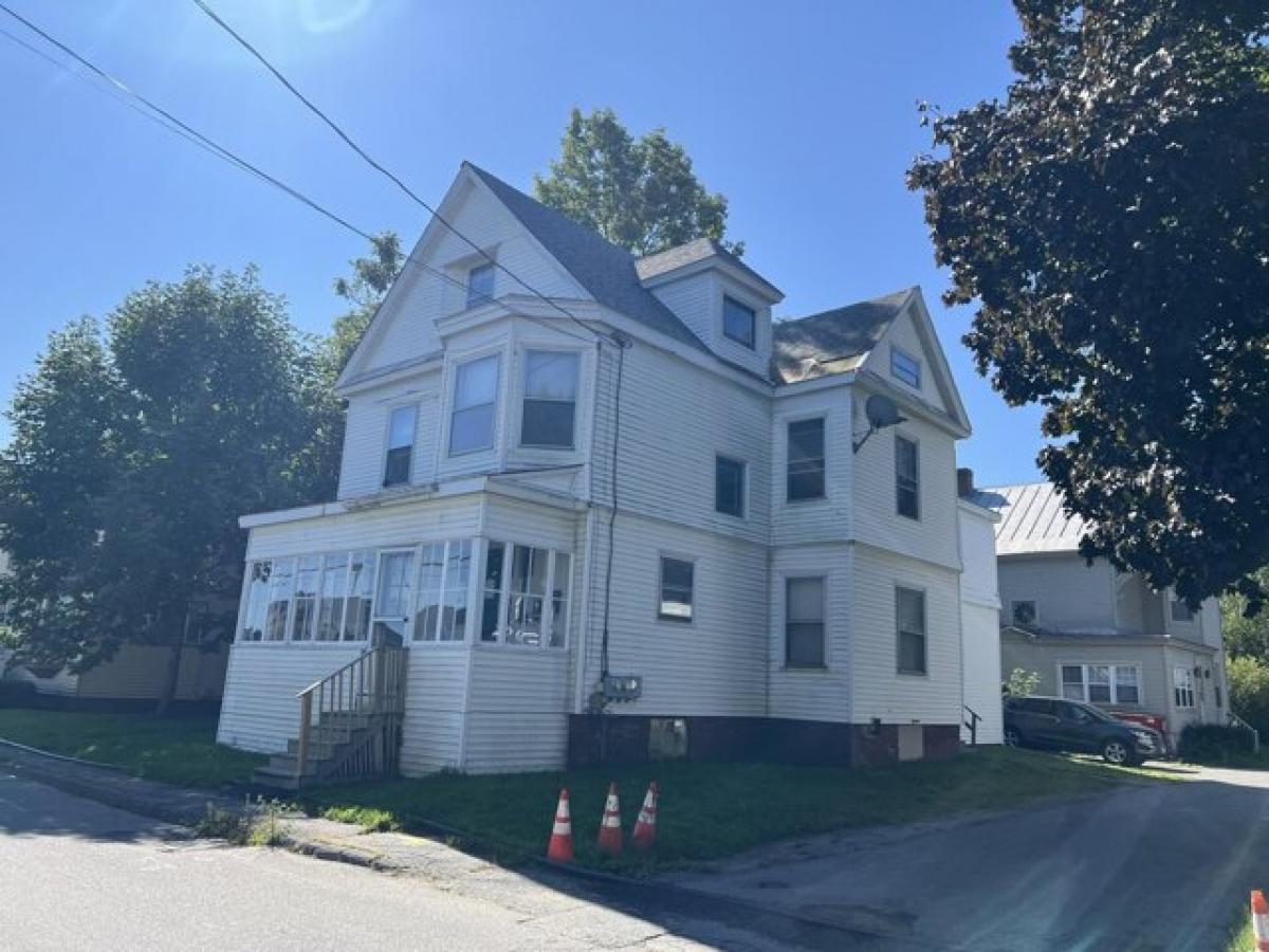 Picture of Home For Sale in Waterville, Maine, United States