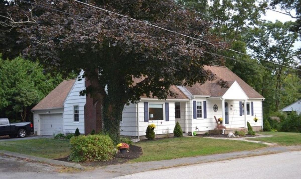 Picture of Home For Sale in Auburn, Massachusetts, United States