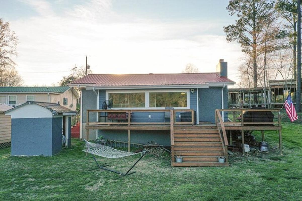 Picture of Home For Sale in Cross Hill, South Carolina, United States