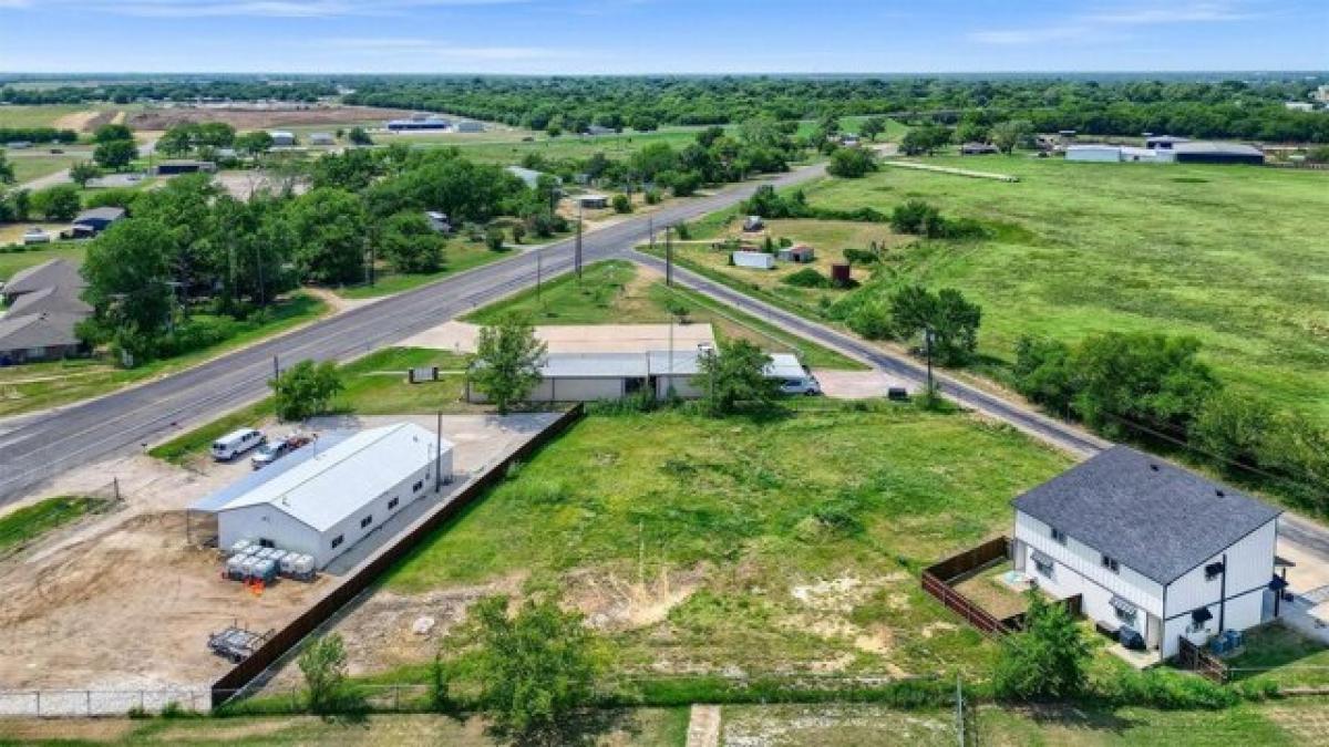 Picture of Residential Land For Sale in Whitesboro, Texas, United States