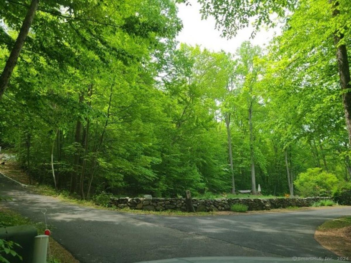 Picture of Residential Land For Sale in Bethel, Connecticut, United States