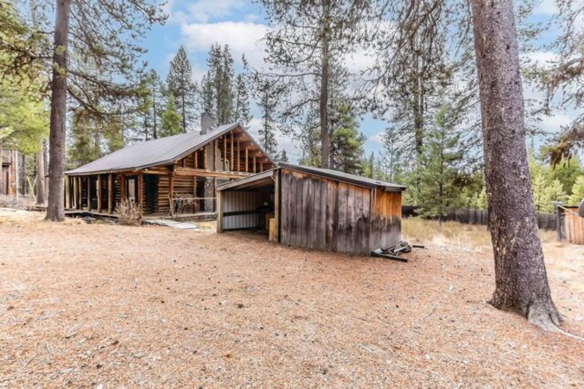 Picture of Home For Sale in Crescent Lake, Oregon, United States