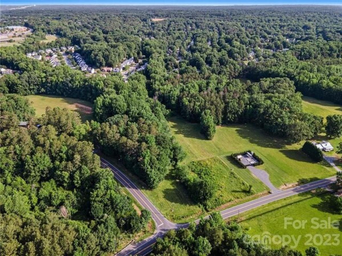 Picture of Residential Land For Sale in Matthews, North Carolina, United States