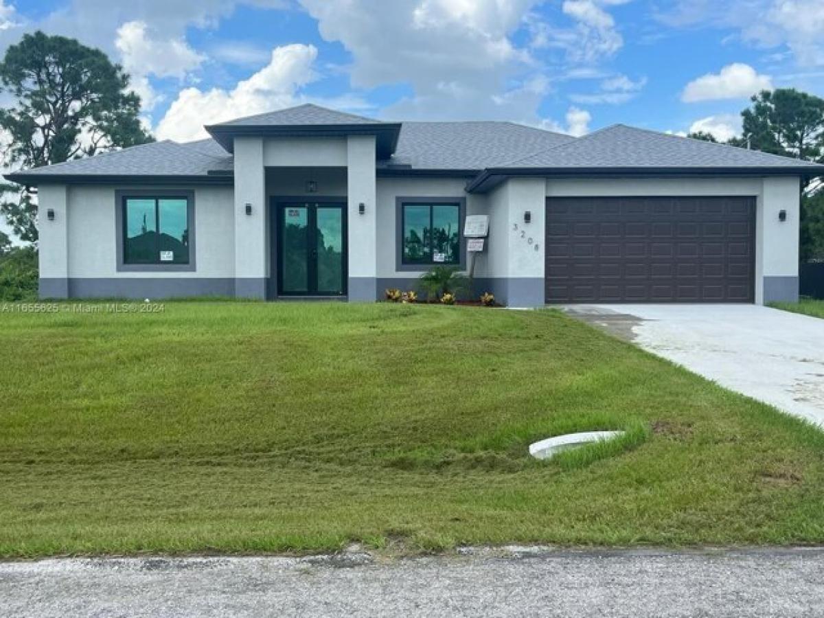 Picture of Home For Sale in Lehigh Acres, Florida, United States