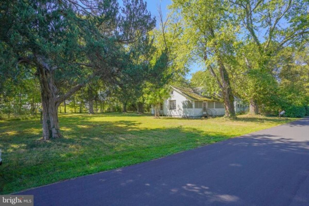 Picture of Home For Sale in Tracys Landing, Maryland, United States