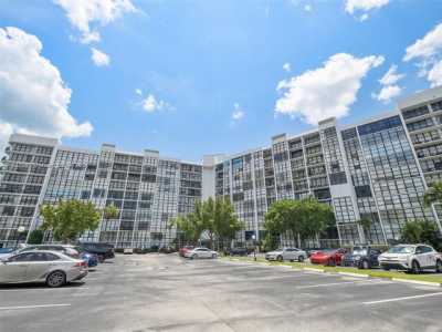 Apartment For Rent in Hallandale Beach, Florida