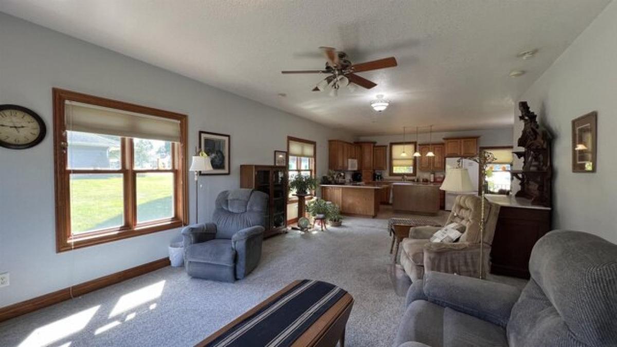 Picture of Home For Sale in New Hampton, Iowa, United States