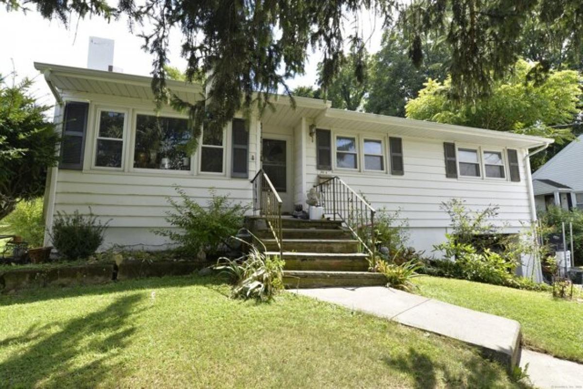 Picture of Home For Sale in Danbury, Connecticut, United States