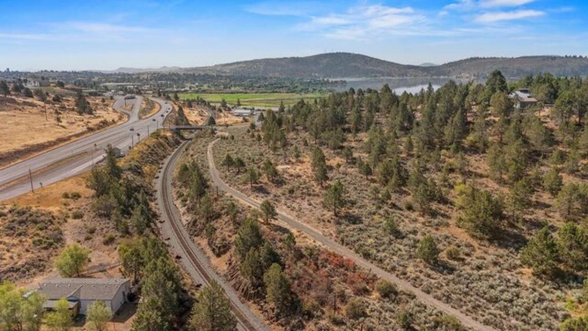 Picture of Residential Land For Sale in Klamath Falls, Oregon, United States