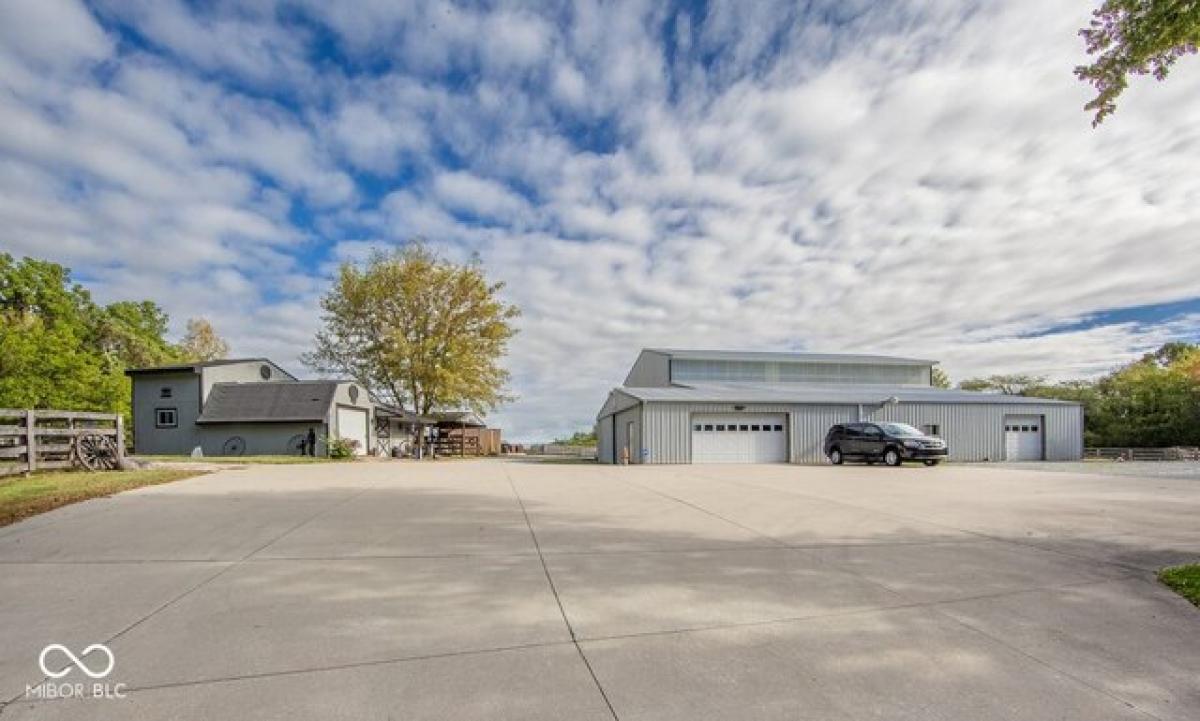 Picture of Home For Sale in Pendleton, Indiana, United States