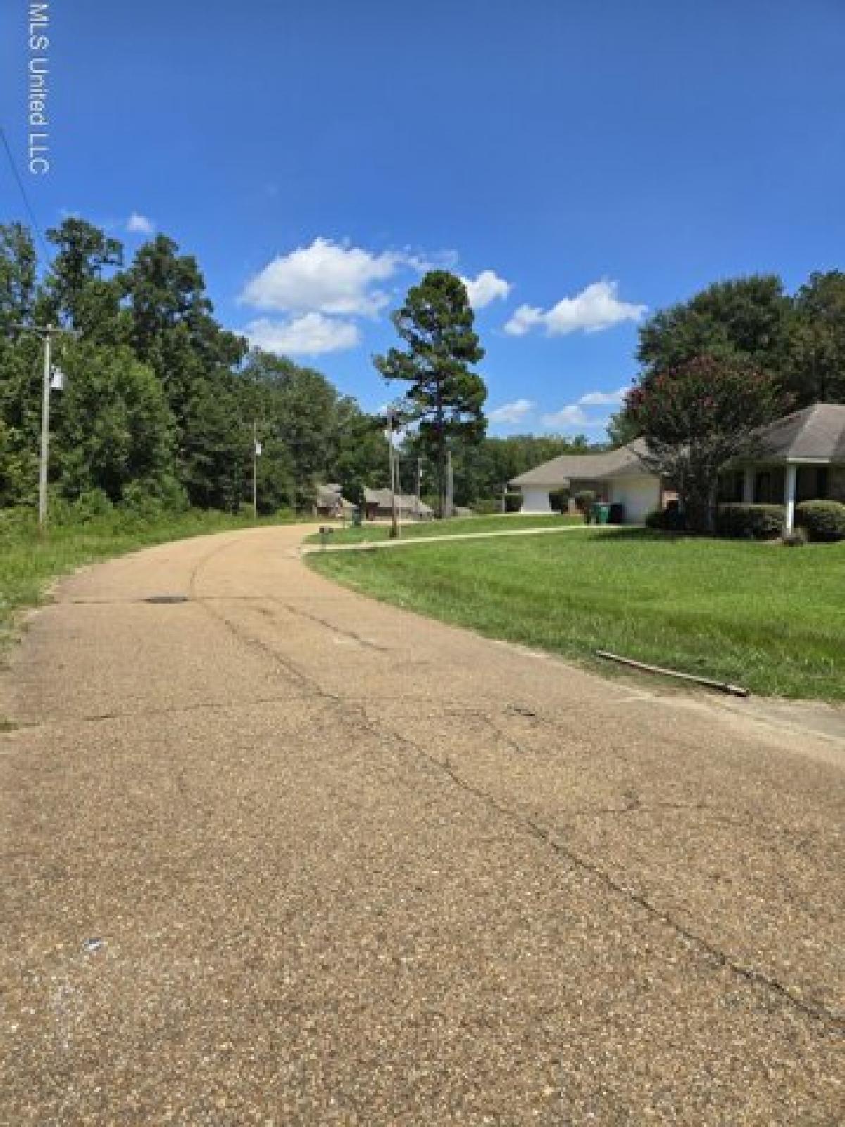 Picture of Residential Land For Sale in Byram, Mississippi, United States