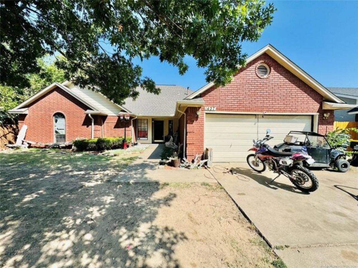 Picture of Home For Sale in Glenpool, Oklahoma, United States