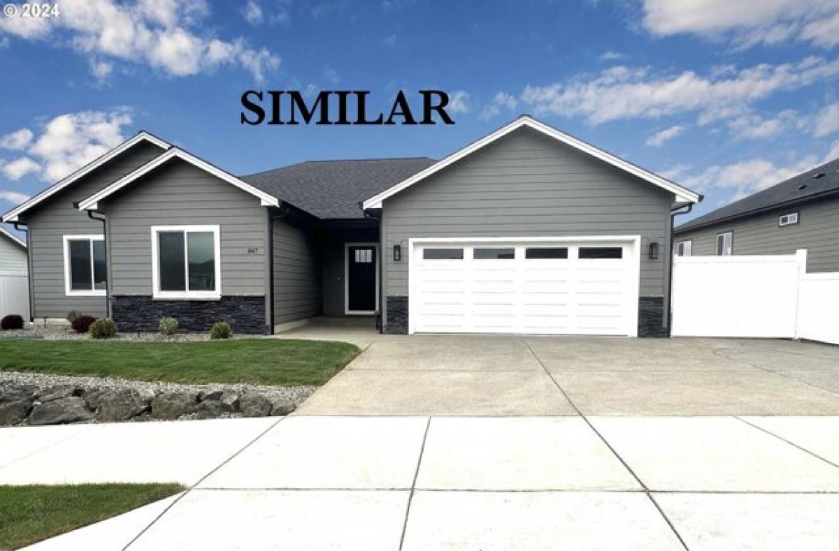 Picture of Home For Sale in Sutherlin, Oregon, United States