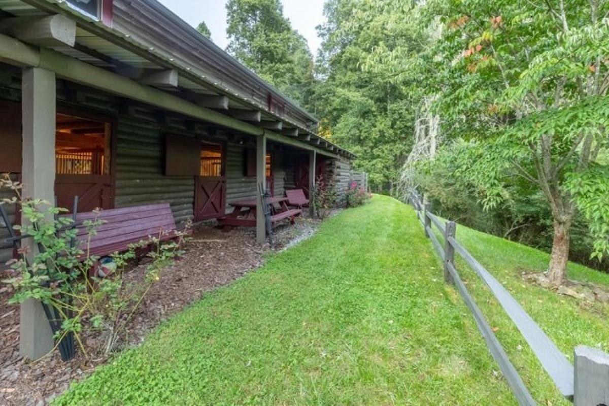 Picture of Home For Sale in Sylva, North Carolina, United States