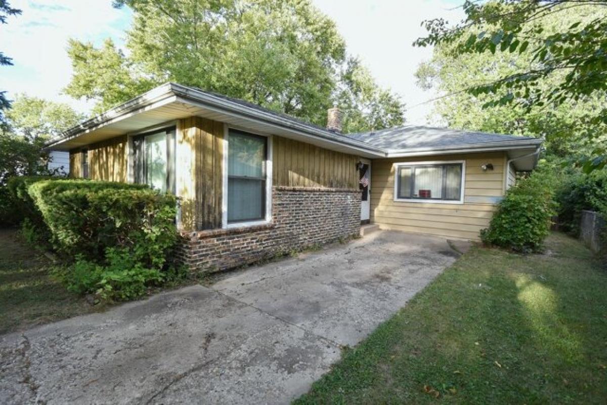 Picture of Home For Sale in Zion, Illinois, United States