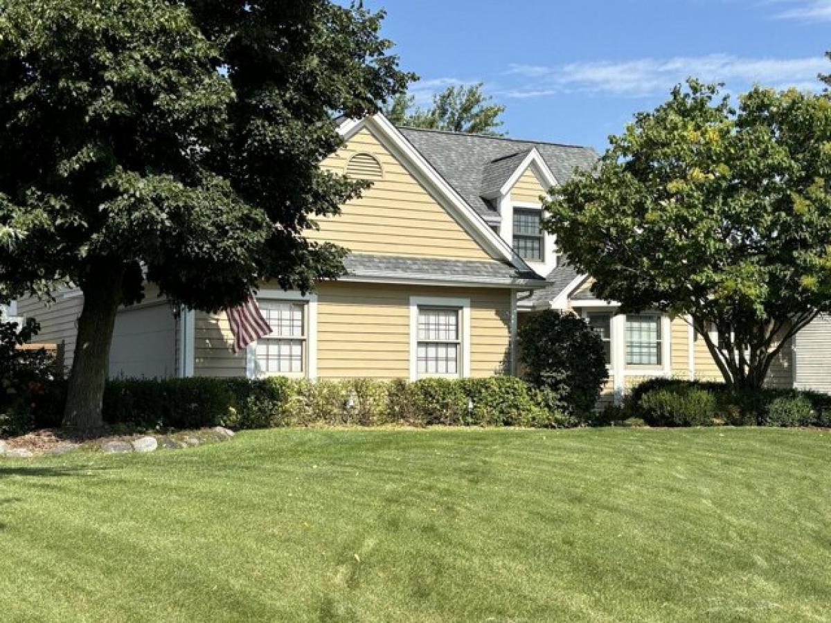 Picture of Home For Sale in Oak Creek, Wisconsin, United States