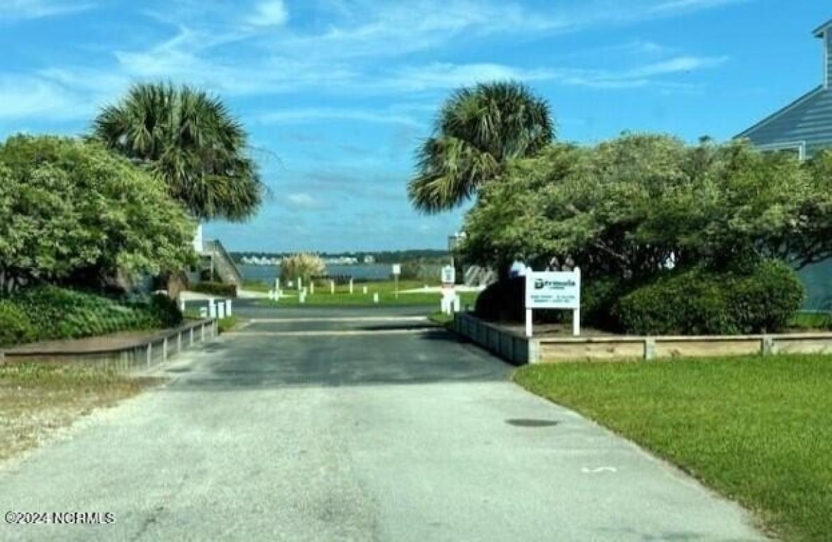 Picture of Home For Sale in North Topsail Beach, North Carolina, United States