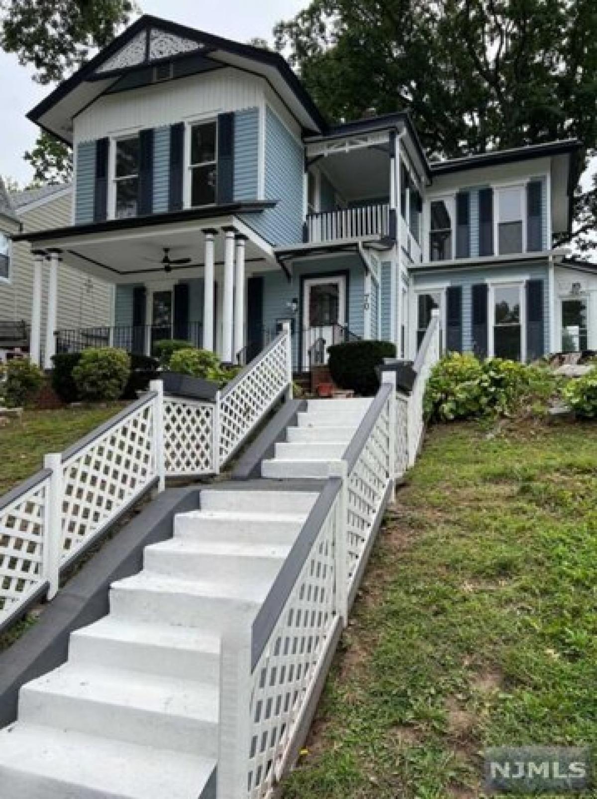 Picture of Home For Sale in East Orange, New Jersey, United States