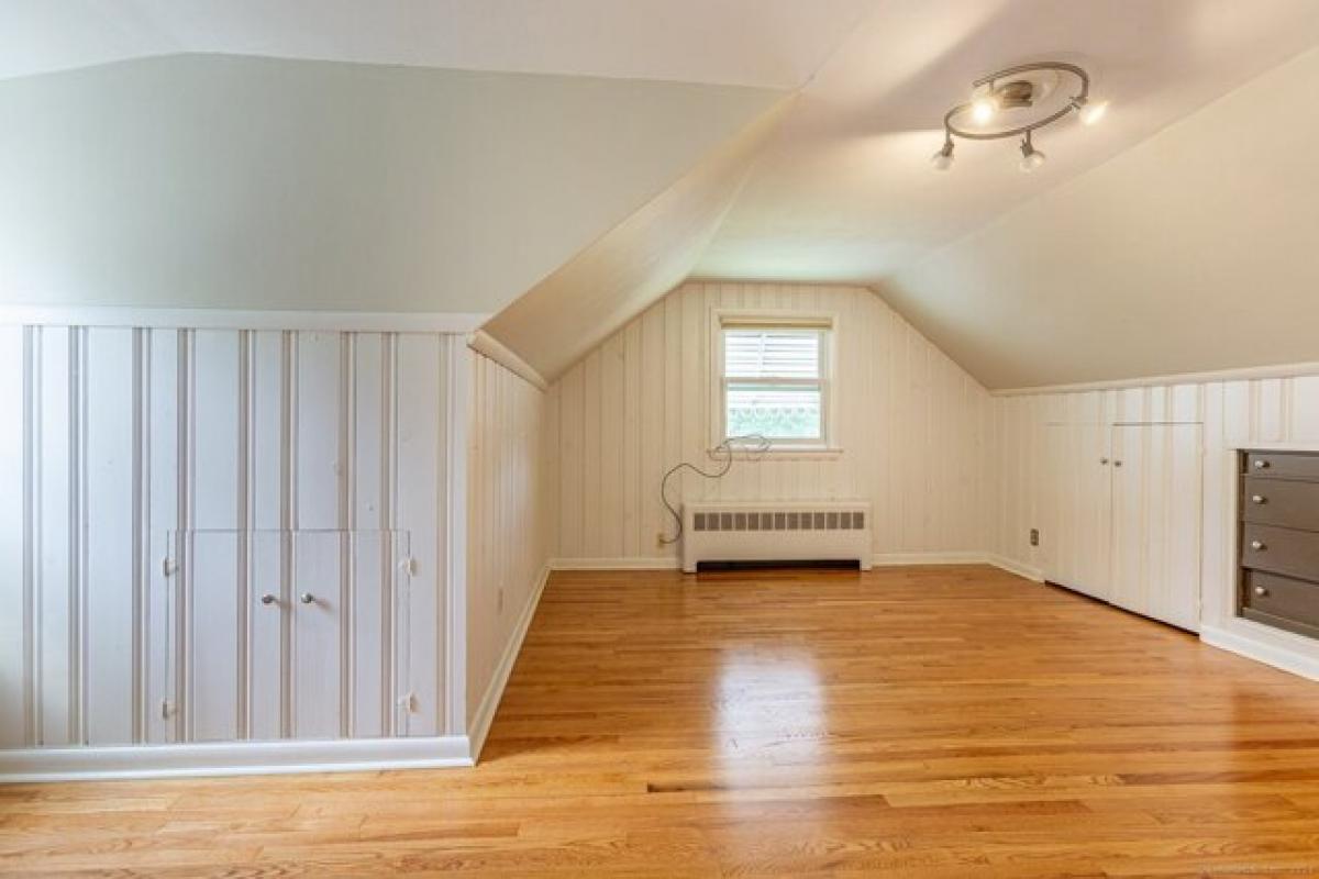 Picture of Home For Sale in Manchester, Connecticut, United States