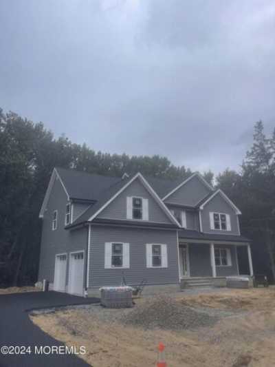 Home For Sale in Cream Ridge, New Jersey