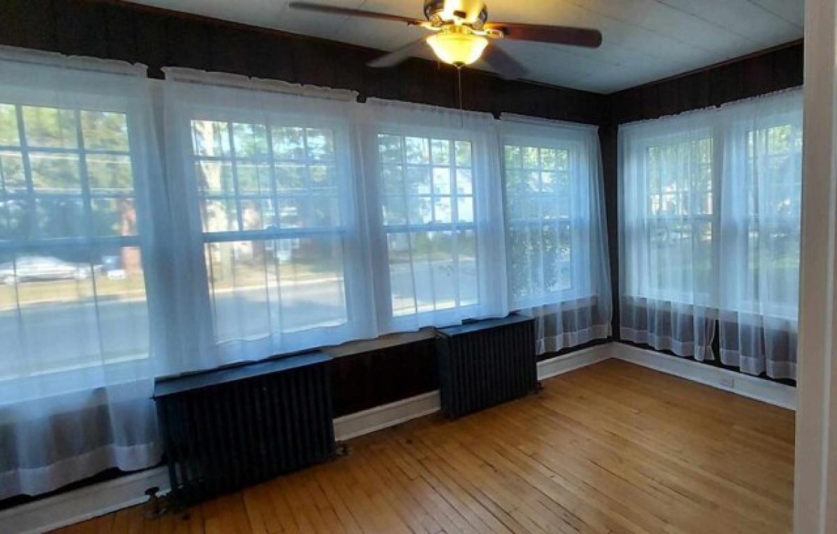 Picture of Home For Rent in Waukegan, Illinois, United States