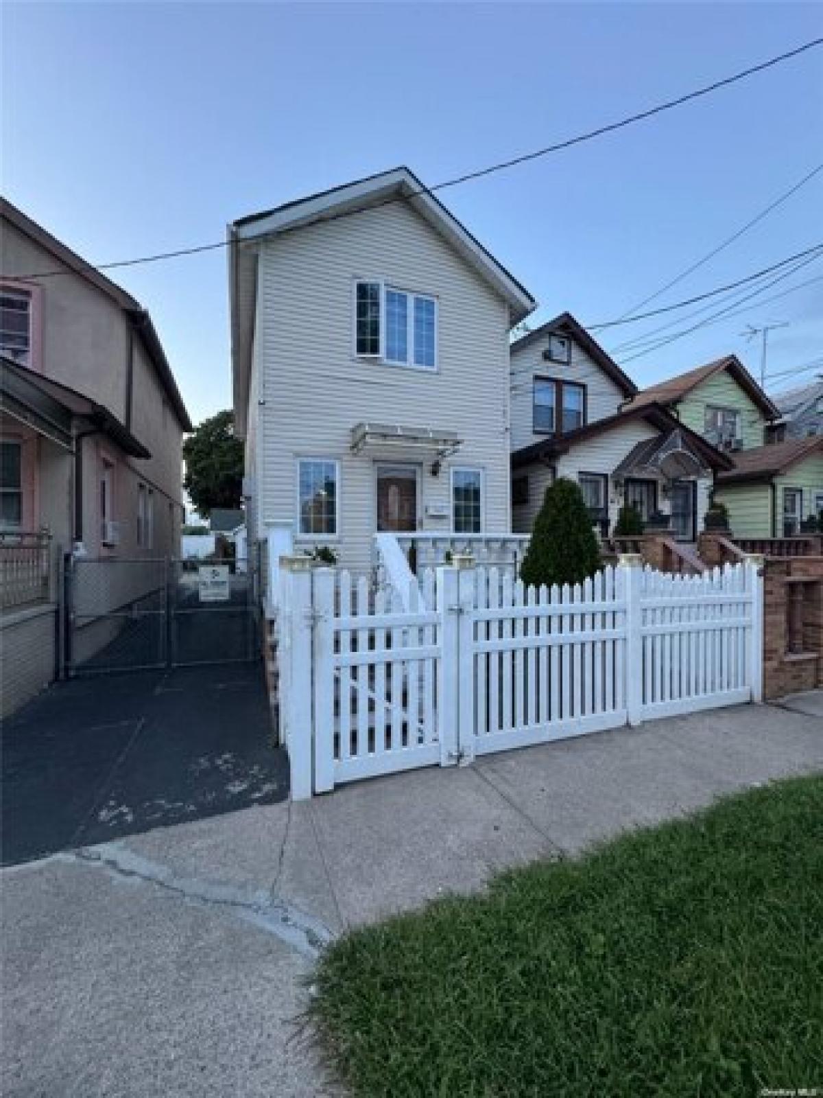 Picture of Home For Sale in South Ozone Park, New York, United States