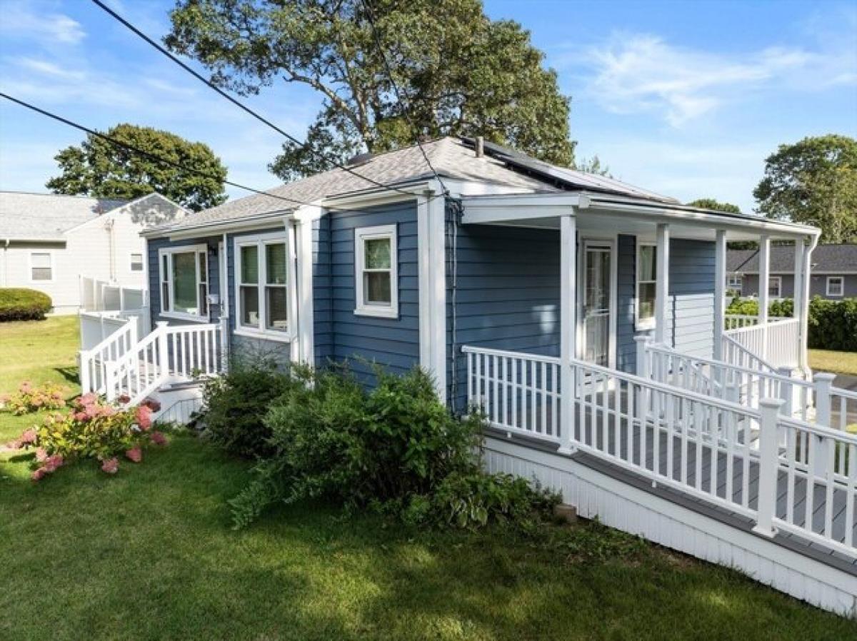 Picture of Home For Sale in New Bedford, Massachusetts, United States