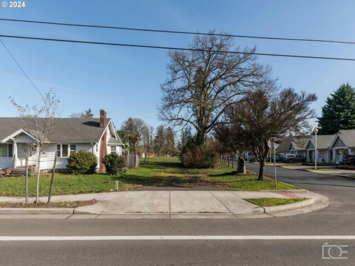 Picture of Residential Land For Sale in Saint Helens, Oregon, United States