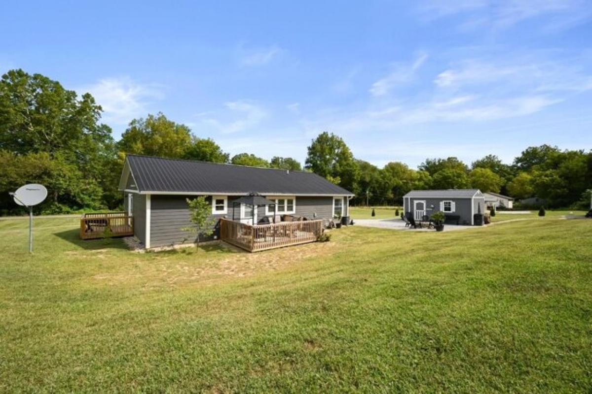 Picture of Home For Sale in Brookville, Indiana, United States