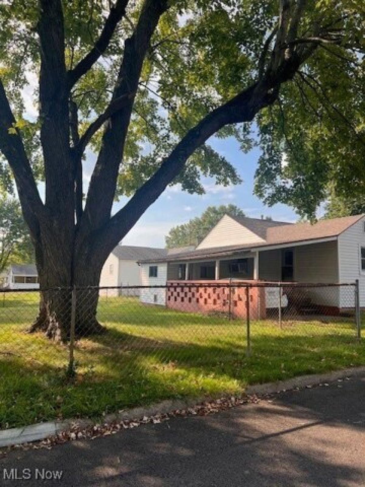 Picture of Home For Sale in Parkersburg, West Virginia, United States