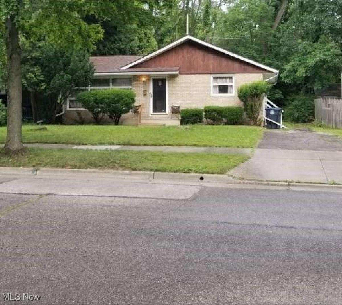 Picture of Home For Sale in Akron, Ohio, United States