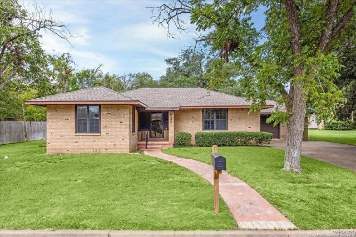 Picture of Home For Sale in La Grange, Texas, United States