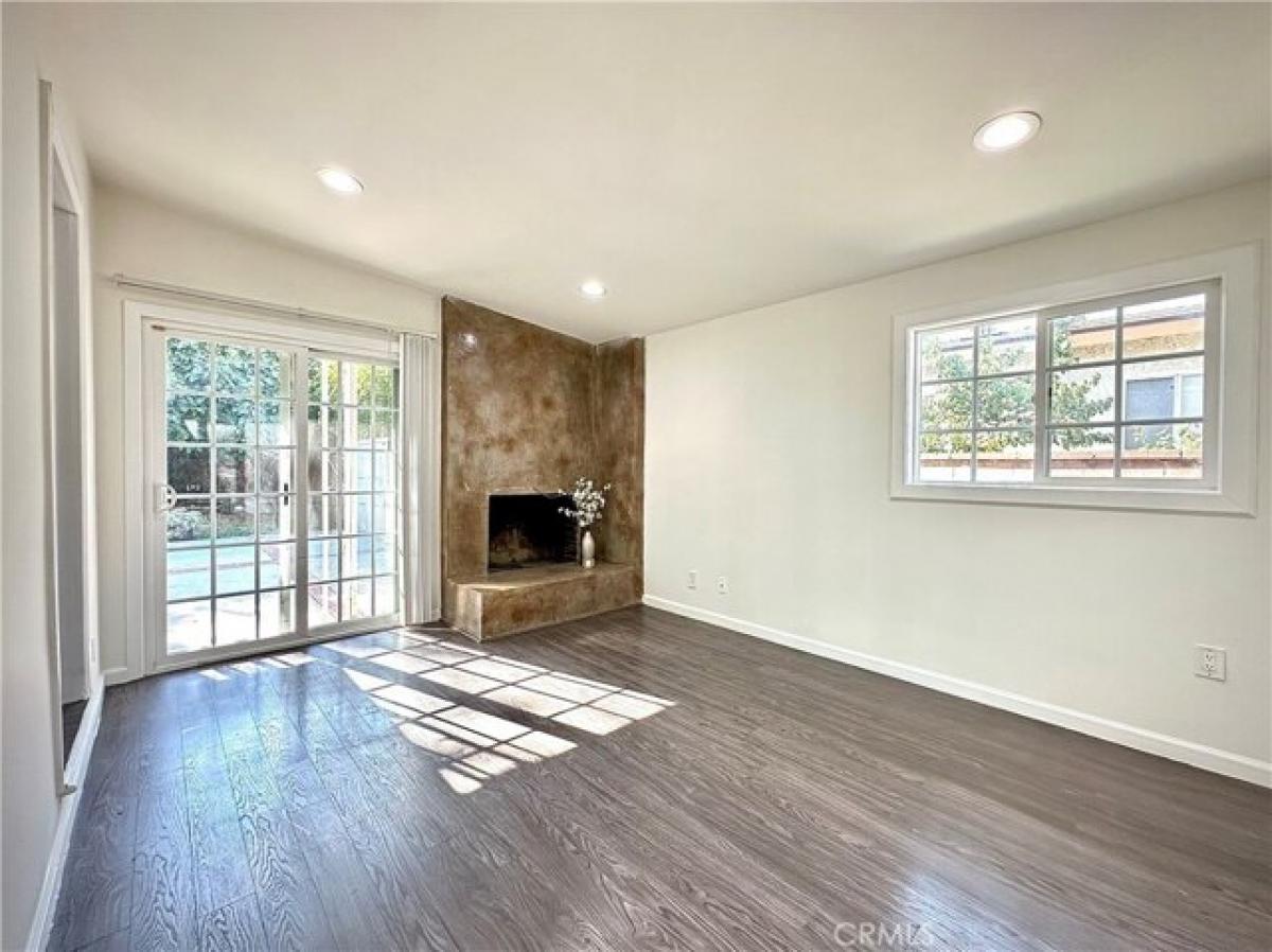 Picture of Home For Sale in North Hills, California, United States